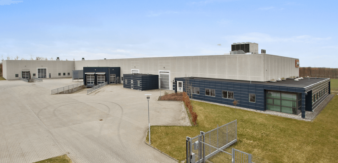 Den 5.350 kvm store lager- og produktionsejendom i Grydhøjparken i Tilst ved Aarhus. Foto: Colliers