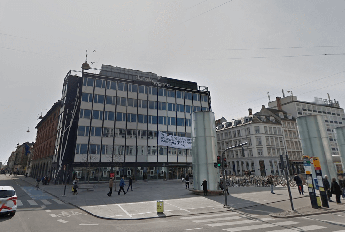 Dansk Byggeris nu tidligere hovedkontor på Nørre Voldgade 106 ved Nørreport Station i København. Foto: Google Maps